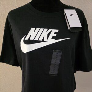 Black Nike women's crop top T shirt, size XL.
